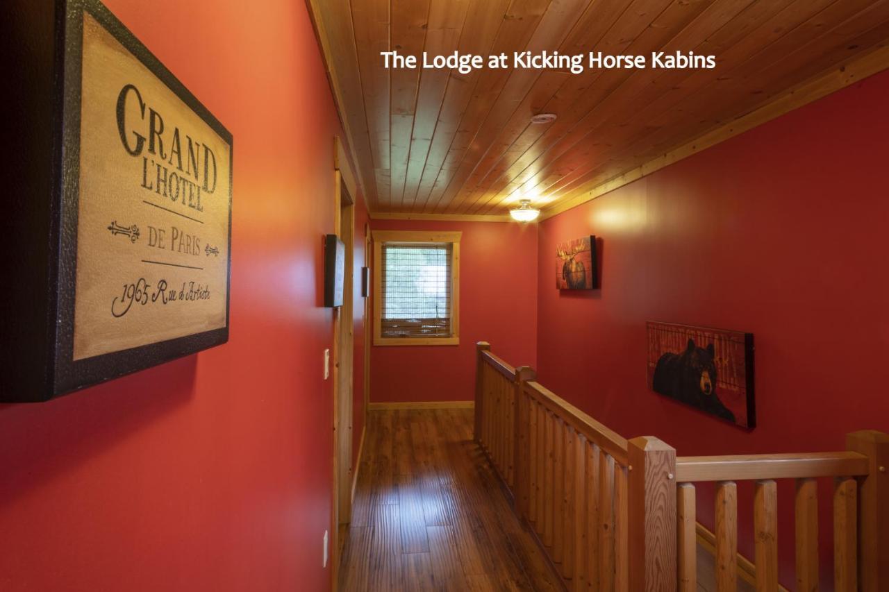 Kicking Horse Kabins Golden Exterior photo